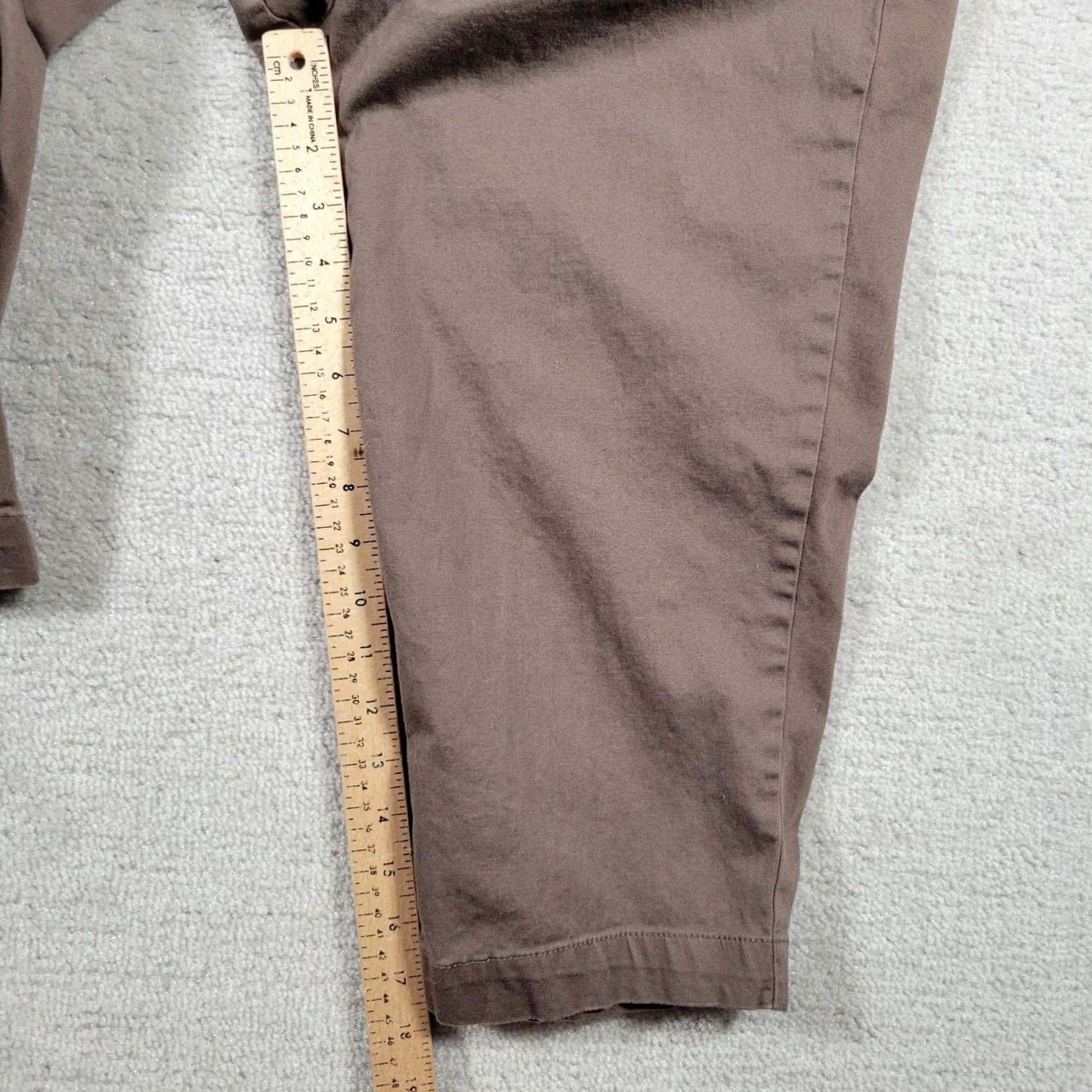 Vintage St. John's Bay Capri Pants Women's 16 Brown Chino Mid-Rise Stretch Pants Capris Slimming Pockets Regular 16 Brown 18in Inseam Mens Womens Girls Boys Size 38" / US 16 / IT 52 - 7 Thumbnail