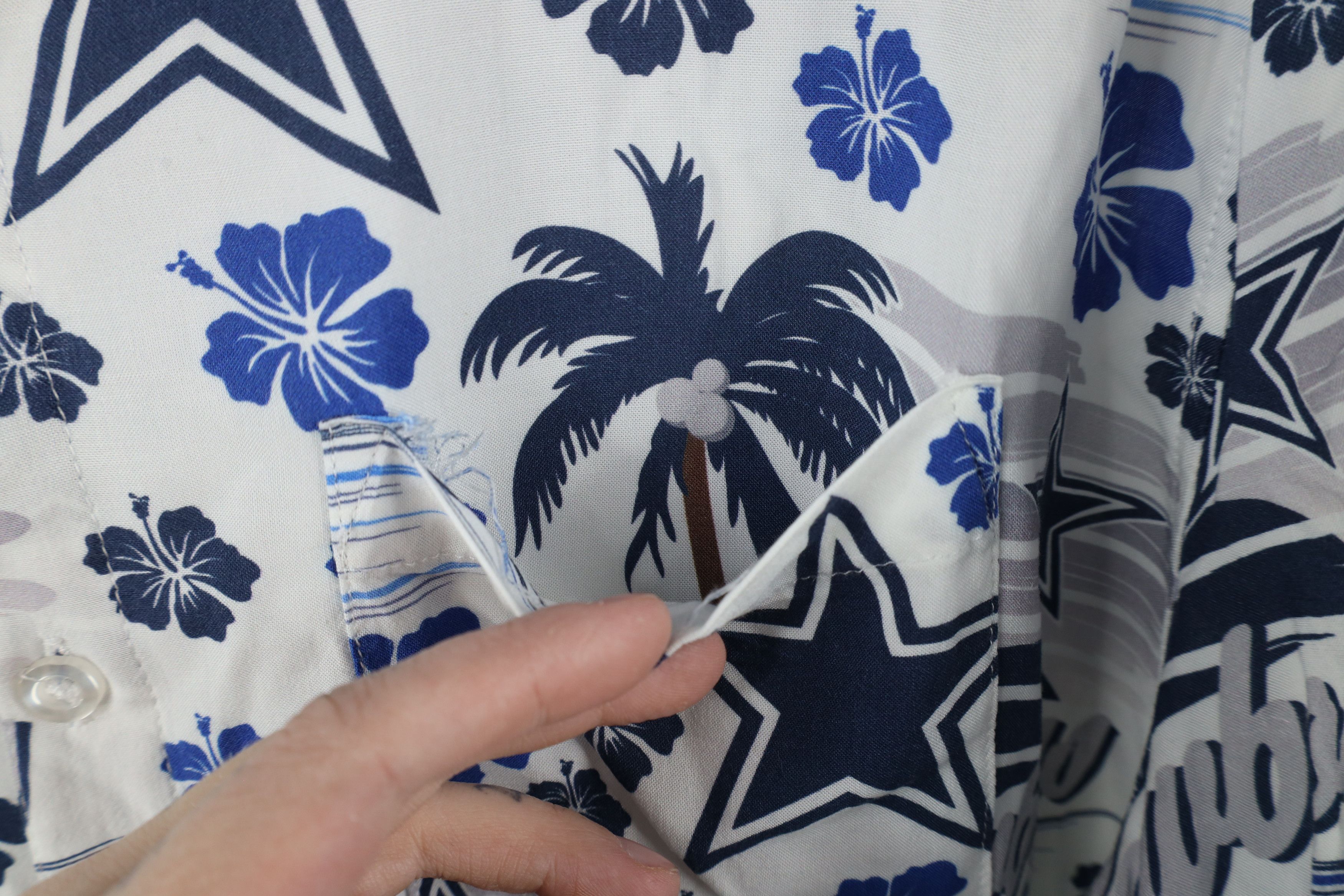 Vintage Vintage NFL All Over Print Cowboys Hawaiian Button Shirt Size US XL / EU 56 / 4 - 4 Thumbnail