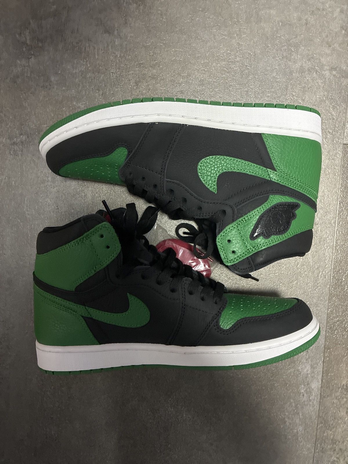 Jordan Brand Jordan 1 Pine Green Retro High Size US 9 / EU 42 - 2 Thumbnail