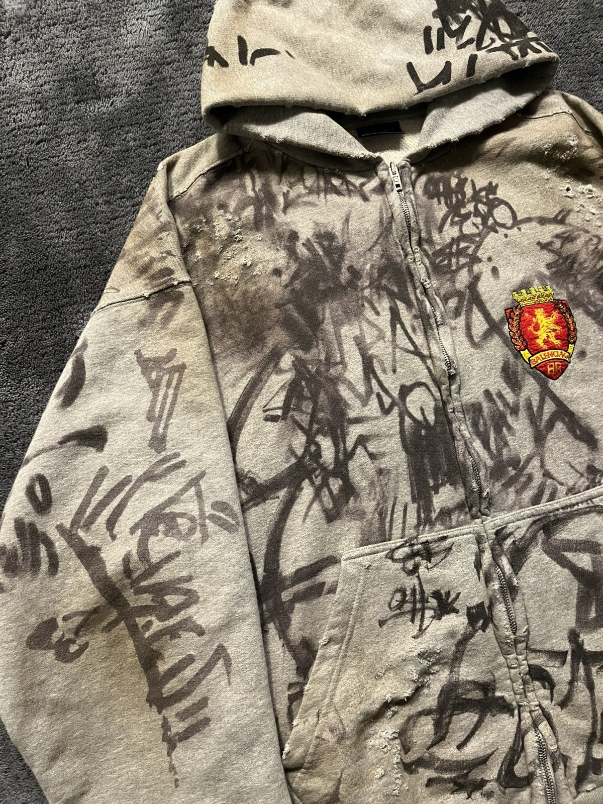 Balenciaga SS23 Balenciaga Skater Graffiti Distressed Zip Up Hoodie Size US XXS / EU 40 - 4 Thumbnail