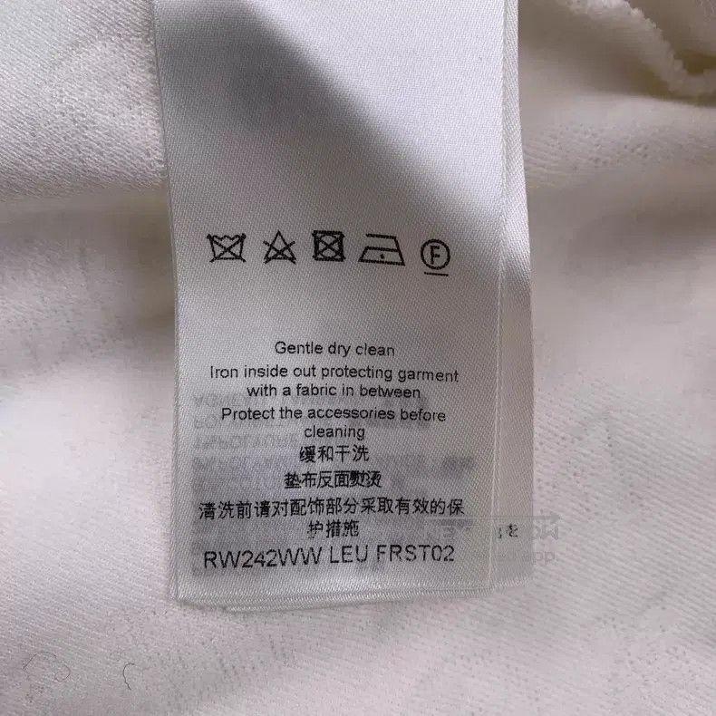 Louis Vuitton Louis Vuitton Fully printed white sweatshirt Size US S / EU 44-46 / 1 - 9 Thumbnail