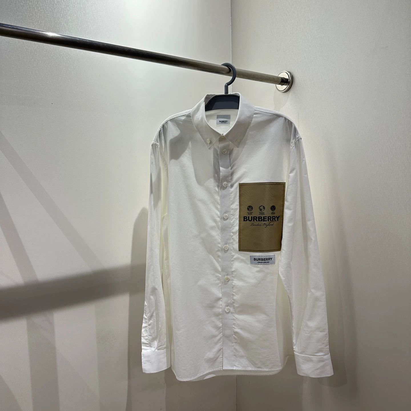Burberry White Long-Sleeve Button-Up Shirt Size L Size US L / EU 52-54 / 3 - 1 Thumbnail