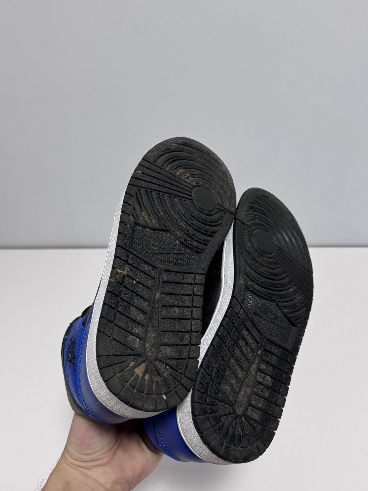 Jordan Brand Air Jordan 1 Mid Hyper Royal Size US 9 / EU 42 - 11 Thumbnail