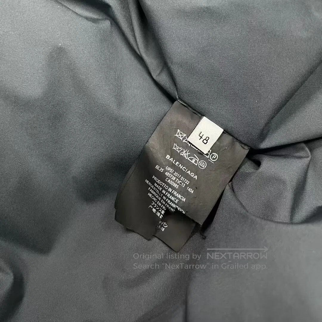 Balenciaga balenciaga gray puffer jacket size 48. Size US L / EU 52-54 / 3 - 4 Thumbnail