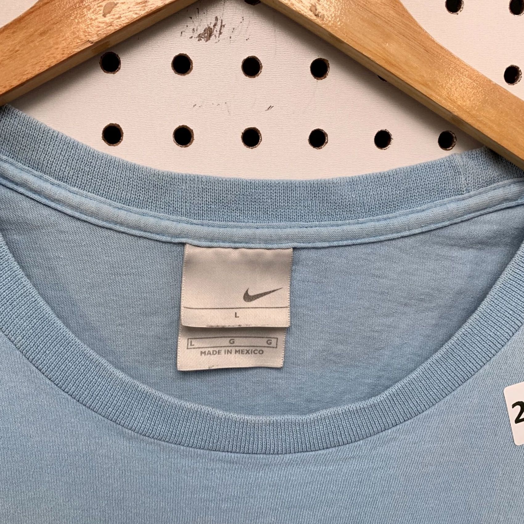 Nike VINTAGE Nike Shirt White Embroidered Swoosh Adult Large Size US L / EU 52-54 / 3 - 7 Thumbnail