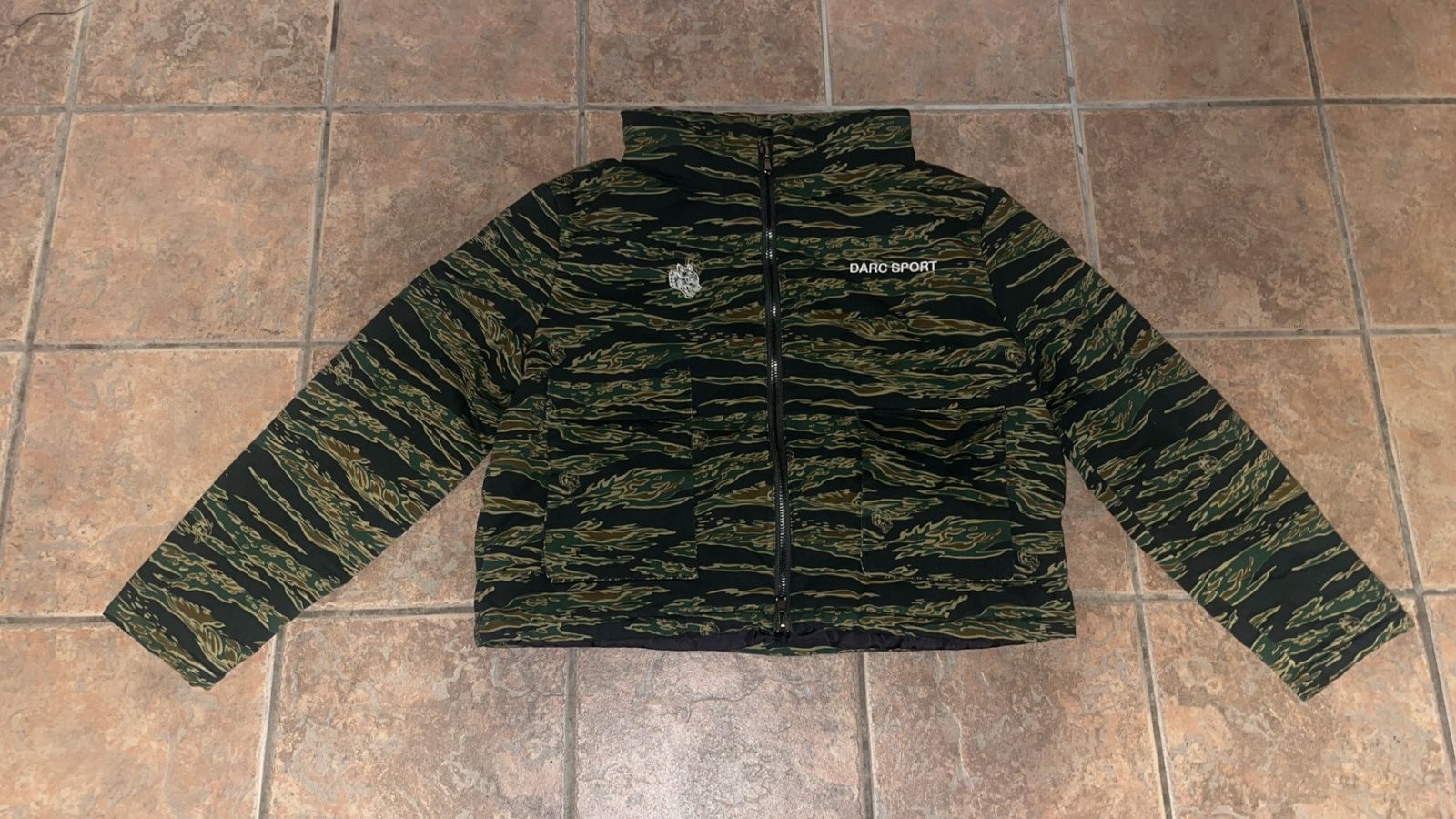 Darc Sport Darc Sport Wolves Club Tiger Camo Jacket L cropped Brand new Size US L / EU 52-54 / 3 - 1 Thumbnail