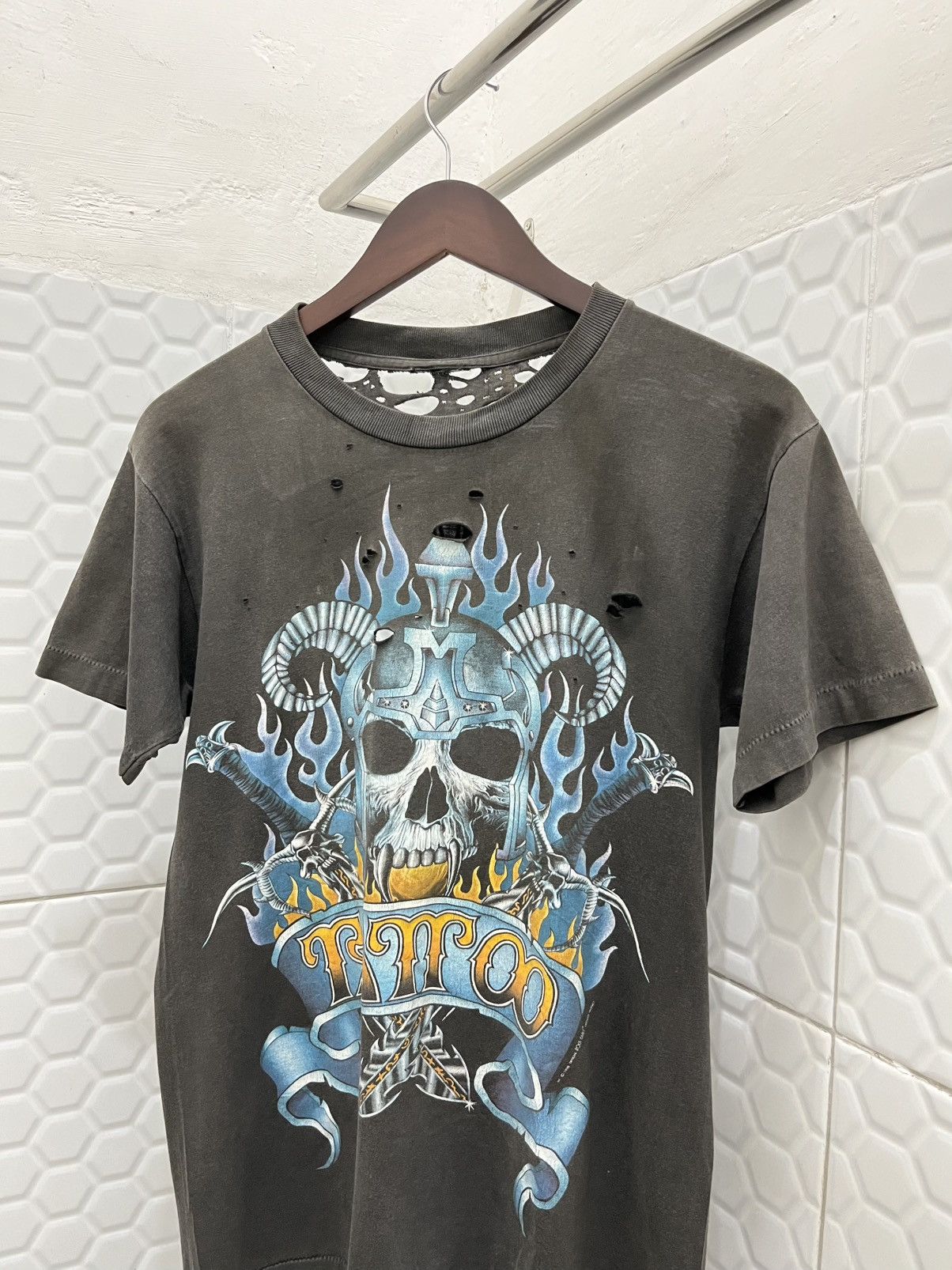 Vintage Vintage 90's Thrashed Sun Faded Skull Tatto Tee Size US M / EU 48-50 / 2 - 6 Thumbnail