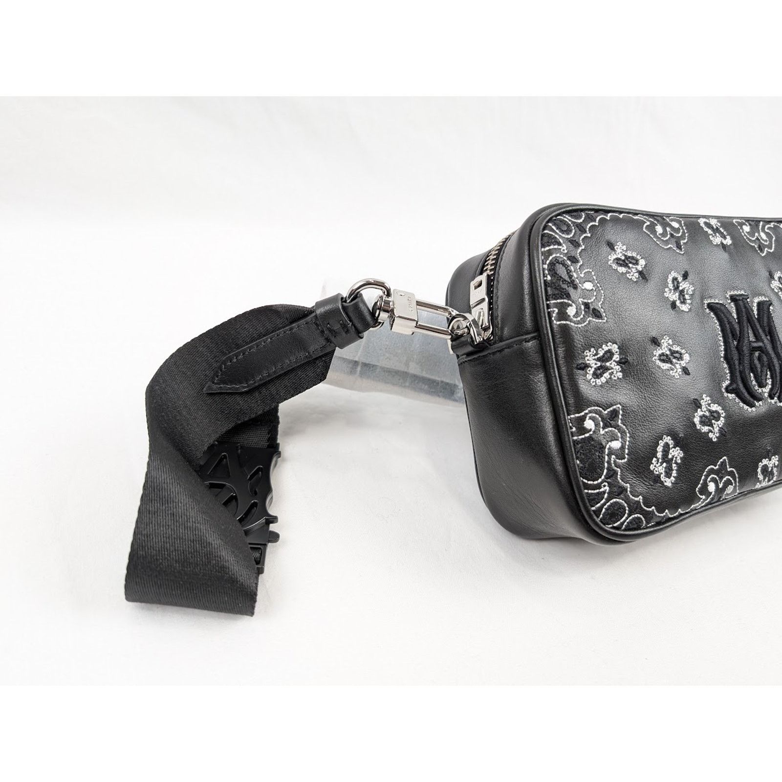 Amiri o1rshd1 Size: OS / Bandana Camera Case in Black Size ONE SIZE - 4 Thumbnail