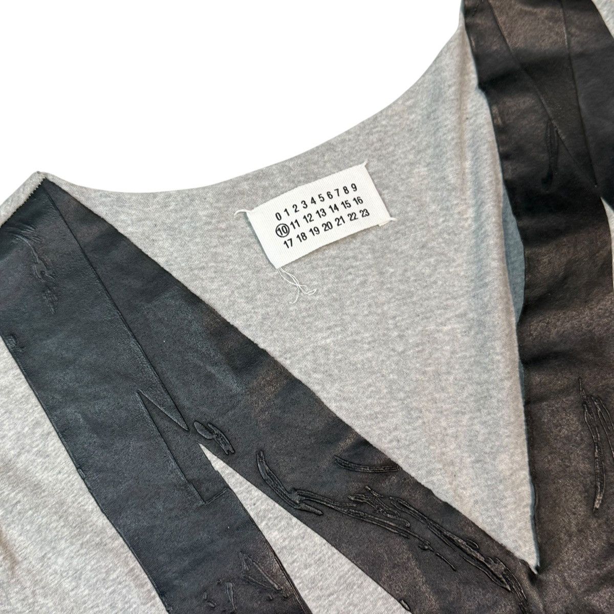 Maison Margiela Maison Margiela Rubber 'M' V-neck T-shirt y2k Rare Grey Size US M / EU 48-50 / 2 - 6 Thumbnail
