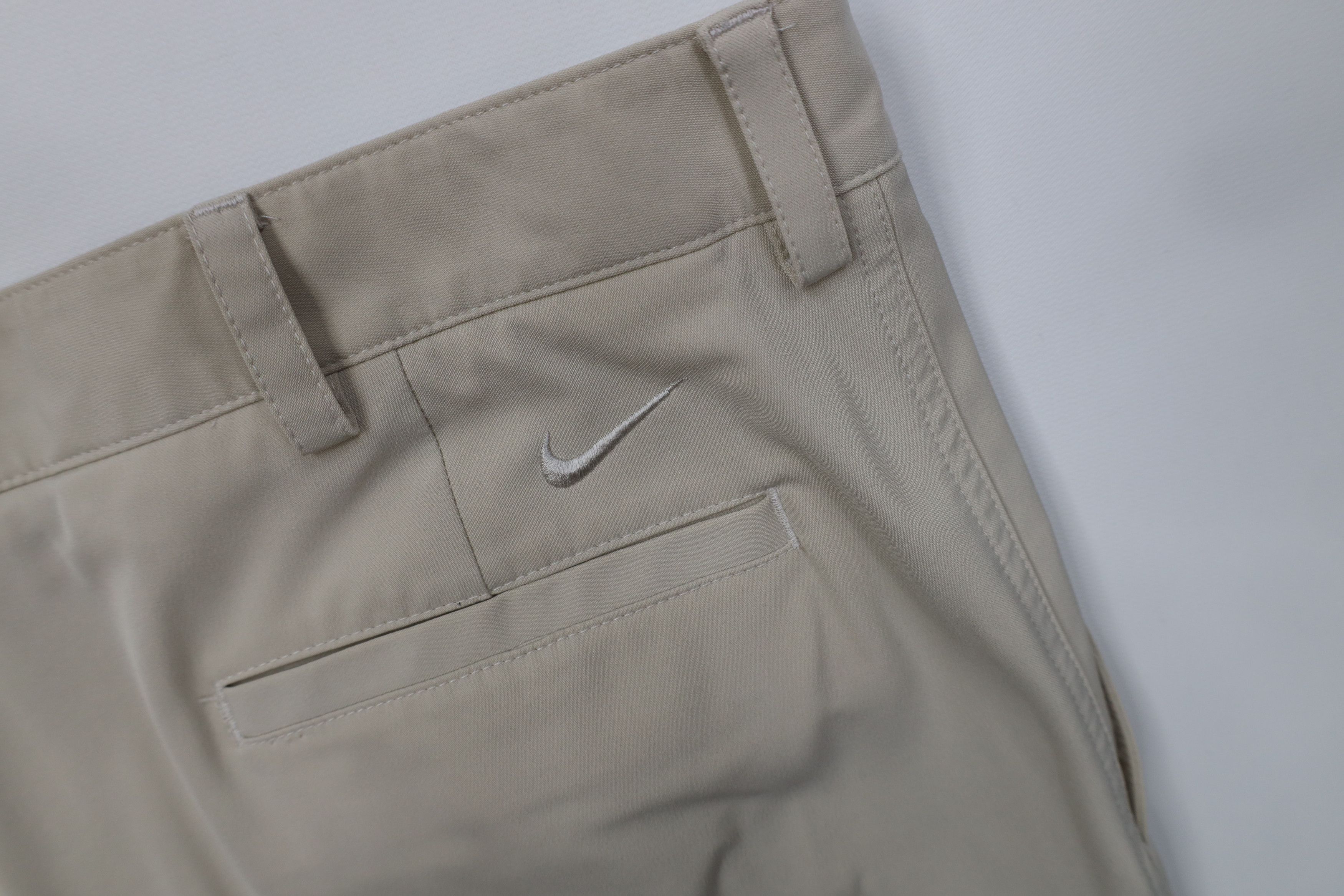 Nike Vintage Y2K Nike Golf Mini Swoosh Tech Chino Shorts Stone Size US 38 / EU 54 - 14 Thumbnail