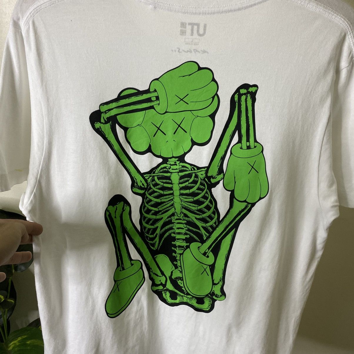 Kaws Kaws Original Fake x Uniqlo Collaboration Tshirt Size US L / EU 52-54 / 3 - 2 Thumbnail