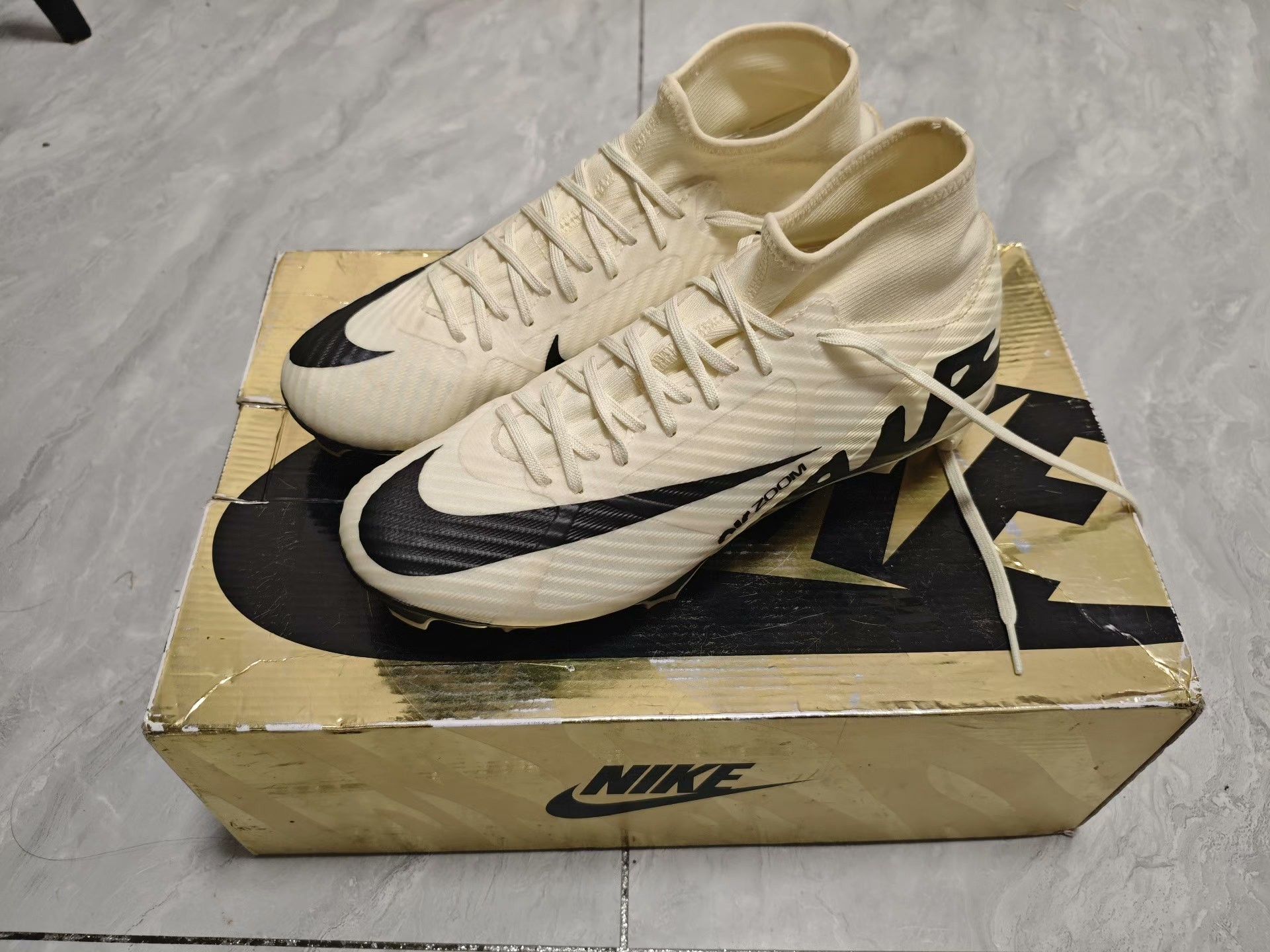 Nike Nike Black Lowtop Sneakers 7 Men Size US 7 / EU 40 - 1 Thumbnail