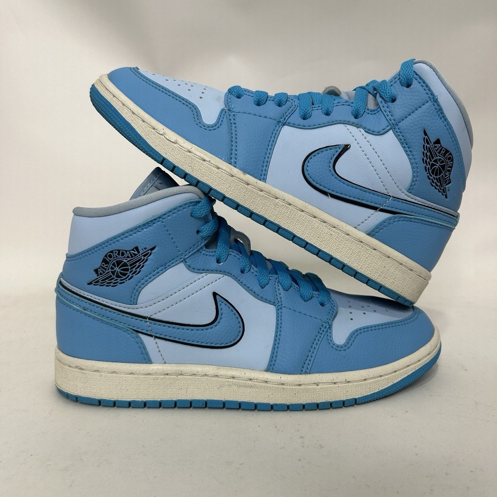 Nike Nike Air Jordan 1 Mid SE WMNS “Ice Blue” DV1302-400 Size US 8 / IT 38 - 1 Thumbnail