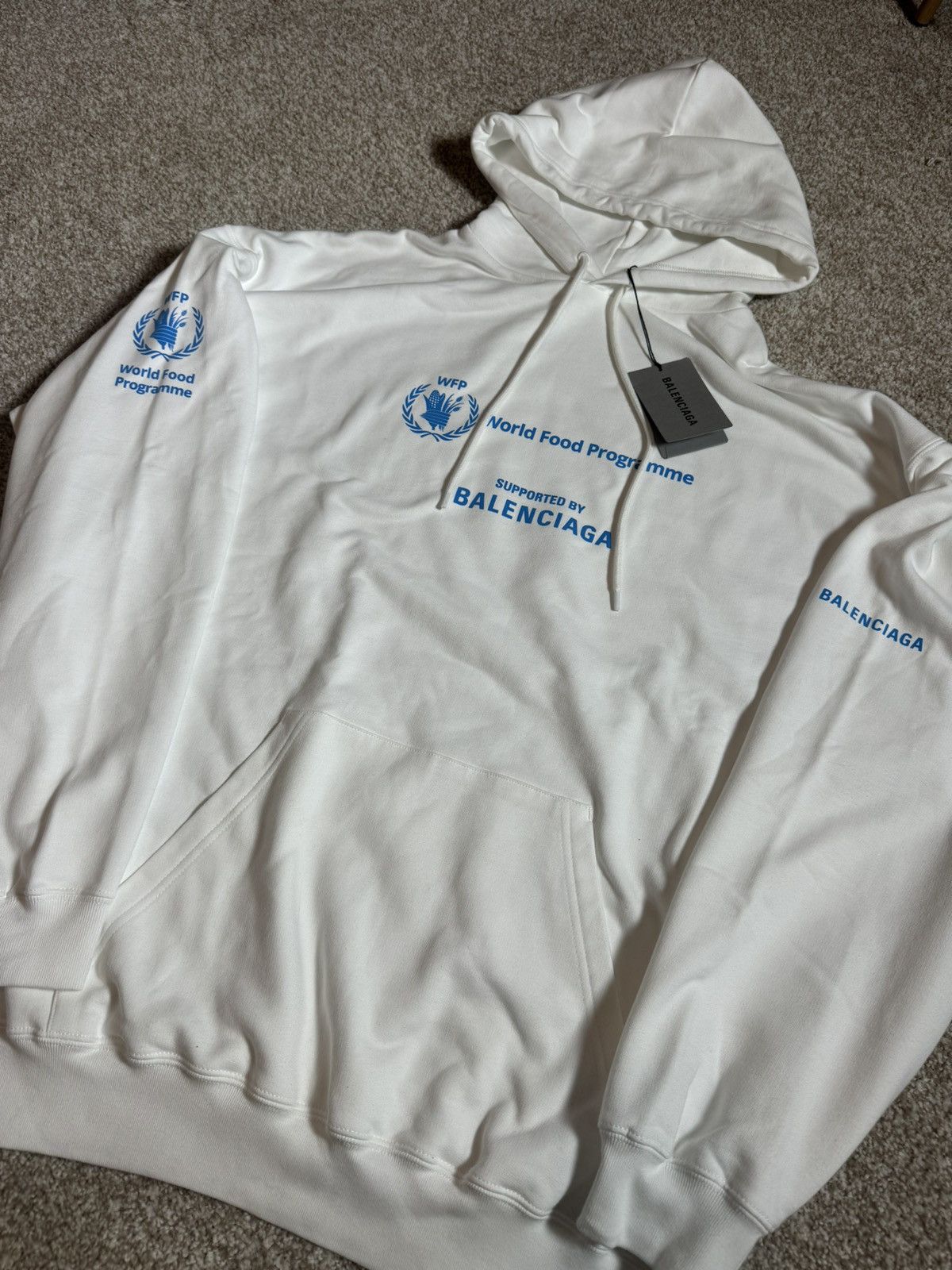 Balenciaga balenciaga world food programme white hoodie Size US L / EU 52-54 / 3 - 2 Thumbnail