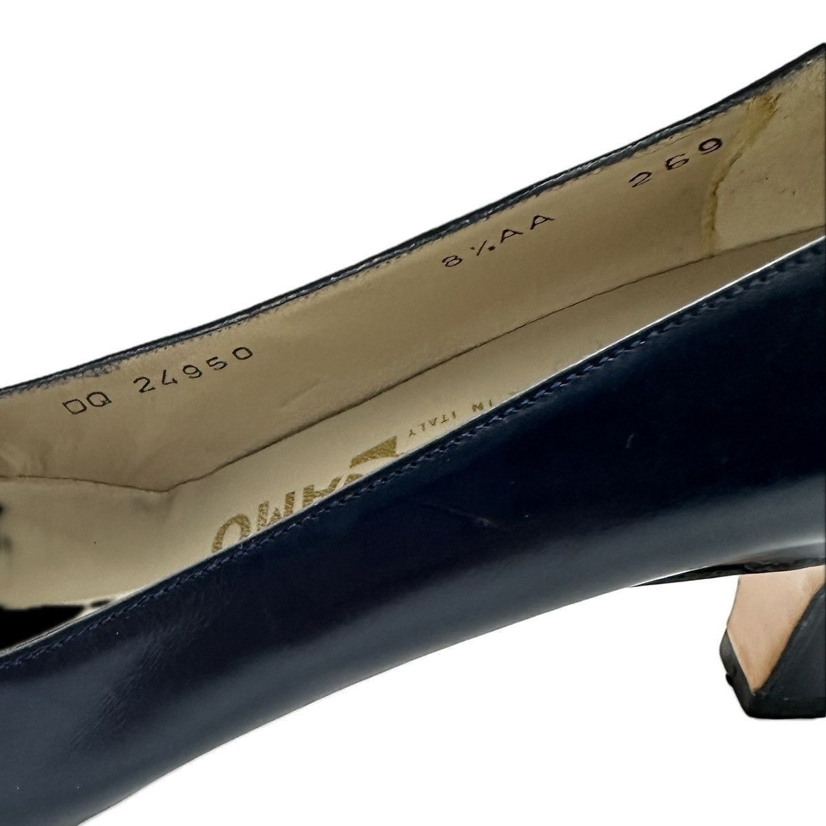 Salvatore Ferragamo Vintage Salvatore Ferragamo Sz 8.5AA Navy Leather Pumps Size US 8.5 / IT 38.5 - 12 Thumbnail