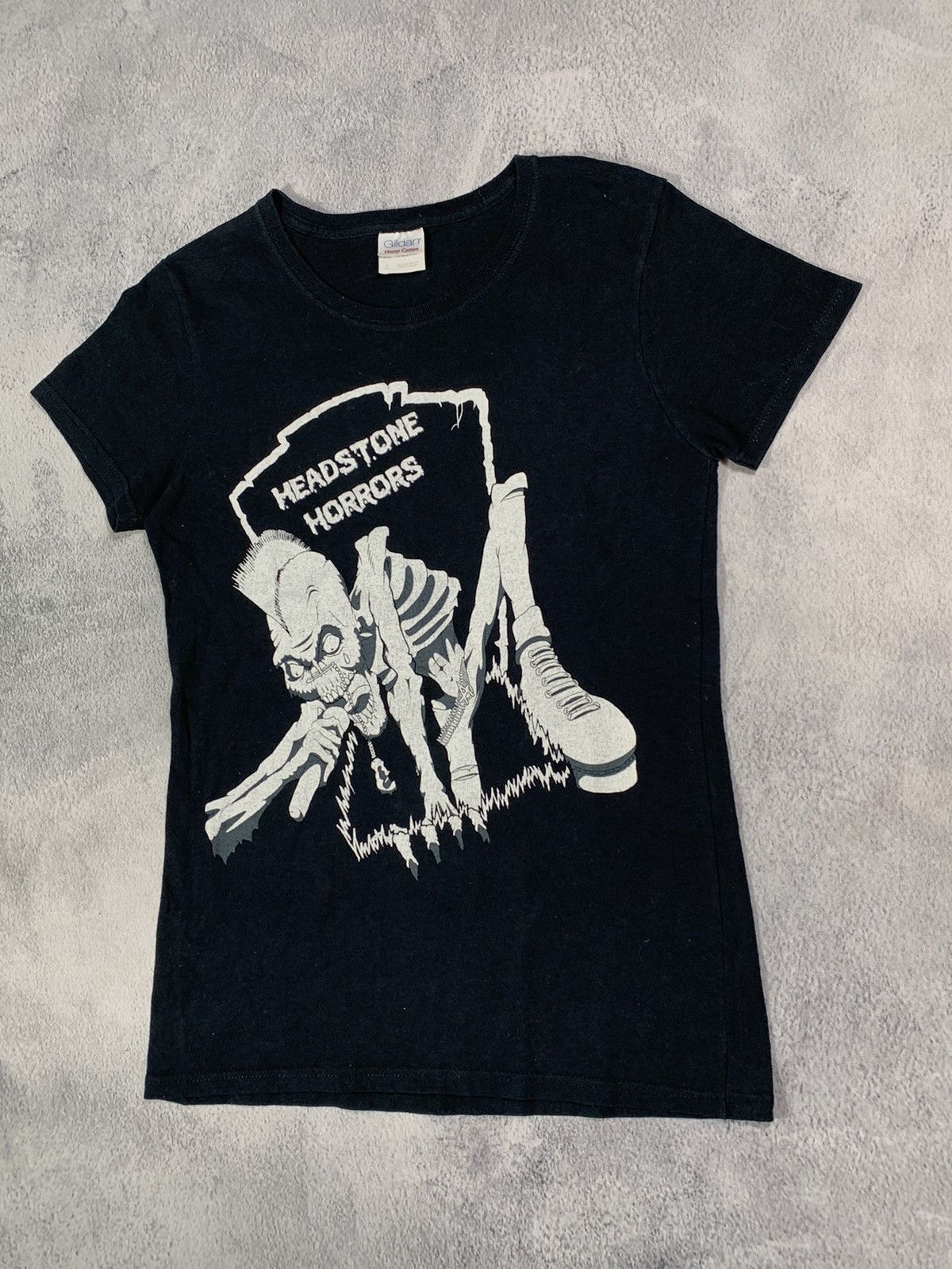 Vintage Y2K Headstone horrors skeleton bones Big Logo size S