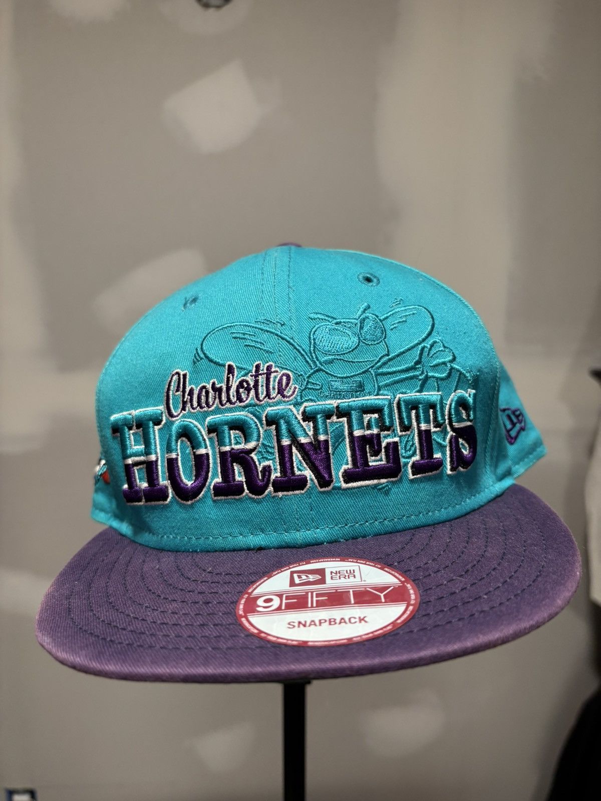 New Era × Vintage Vintage Charlotte Hornets Snapback Hat Size ONE SIZE - 2 Thumbnail