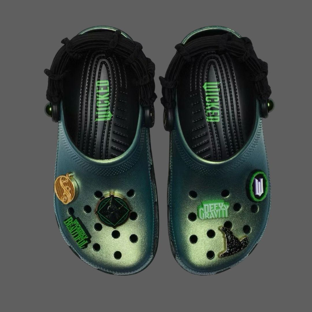 Crocs Crocs x Wicked Elphaba Classic Clog Glow In The Dark M4 W6 Size US 5 / EU 37 - 2 Thumbnail