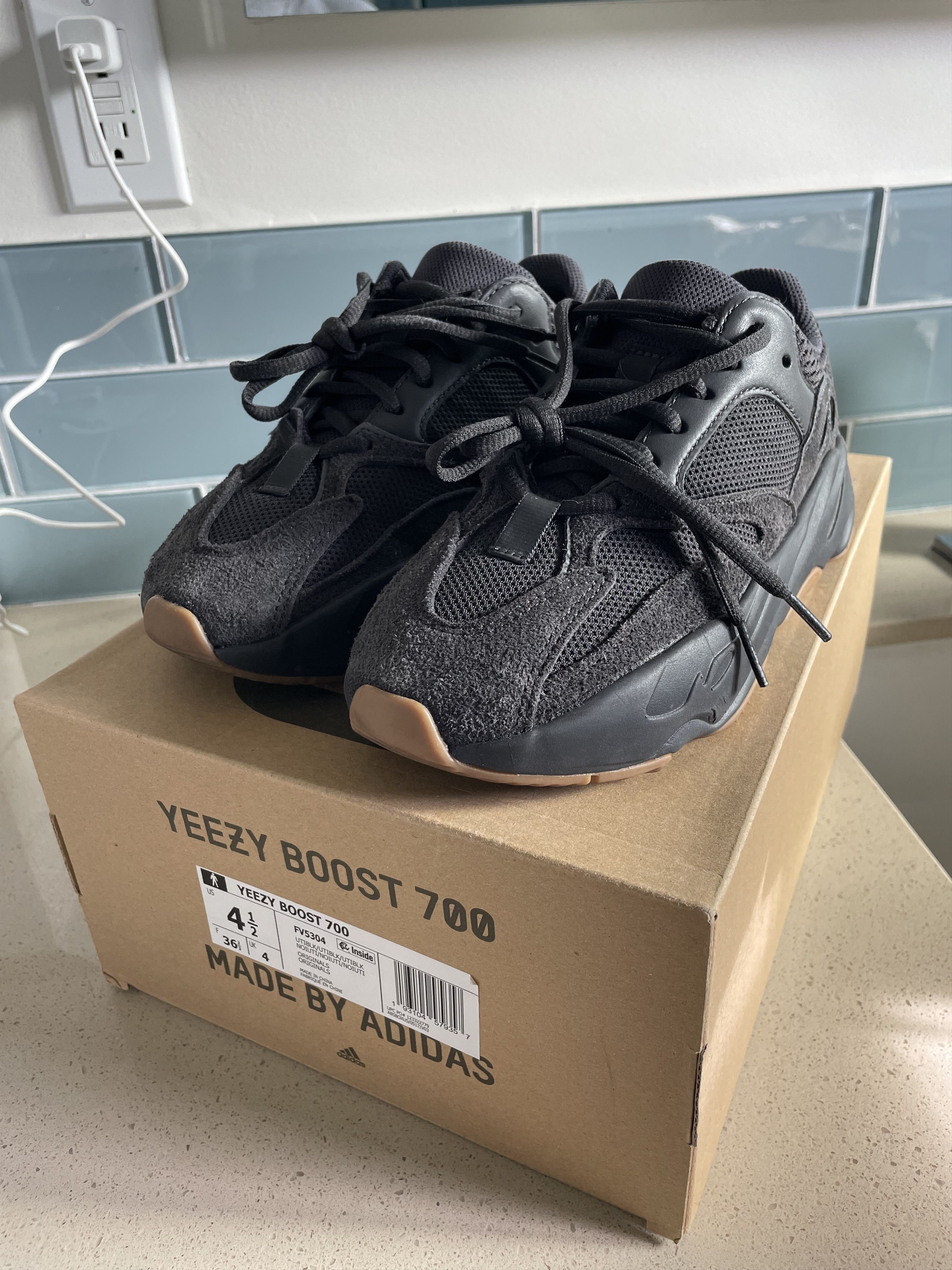 Adidas × Yeezy Yeezy Boost 700 Utility Black Size US 6.5 / IT 36.5 - 7 Thumbnail