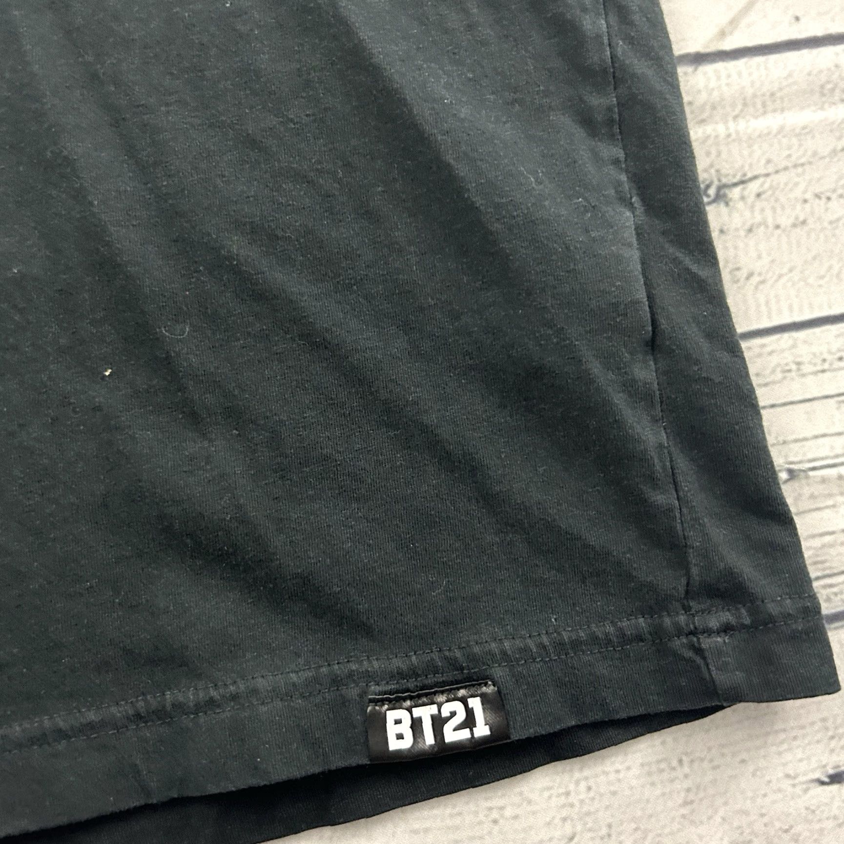 Uniqlo Uniqlo BTS BT21 Chimmy Short Sleeve T Shirt Men's L Black K Pop Shirt Size US L / EU 52-54 / 3 - 2 Thumbnail