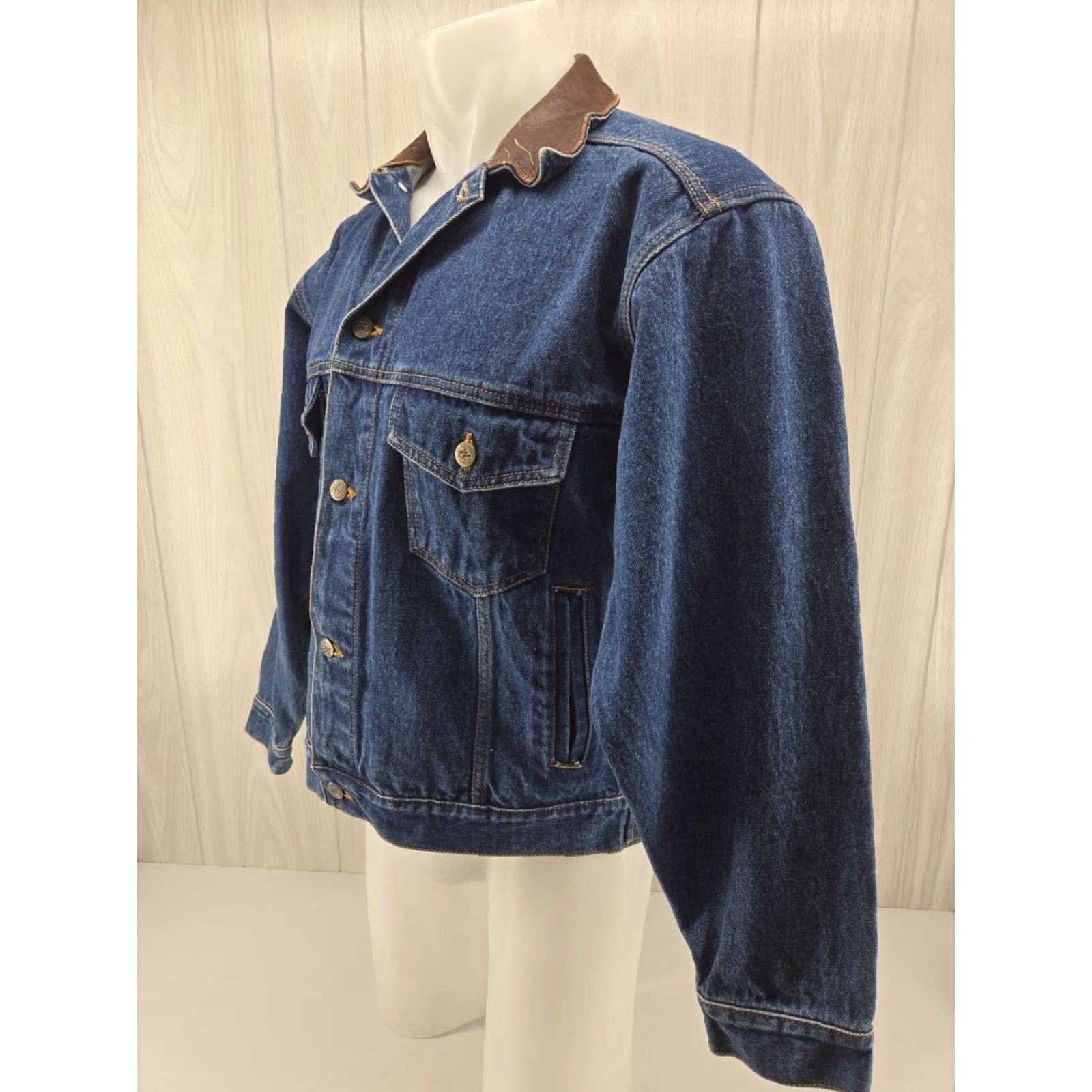 Marlboro VINTAGE Marlboro Country Store Denim Jean Jacket Unisex Adults Medium Blue Leather Collar 90s Western Trucker Jacket Size US 31 - 4 Thumbnail