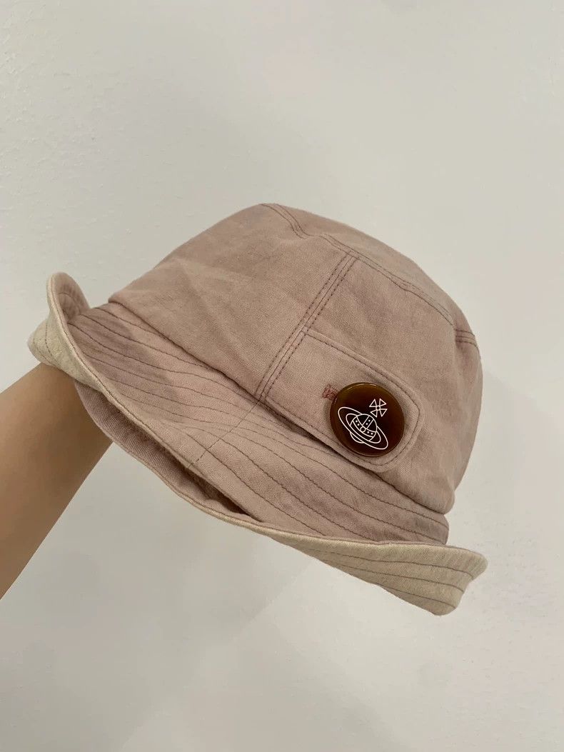 Vivienne Westwood Vivienne Westwood White and pink colorized newsboy fisherm Size ONE SIZE - 1 Thumbnail