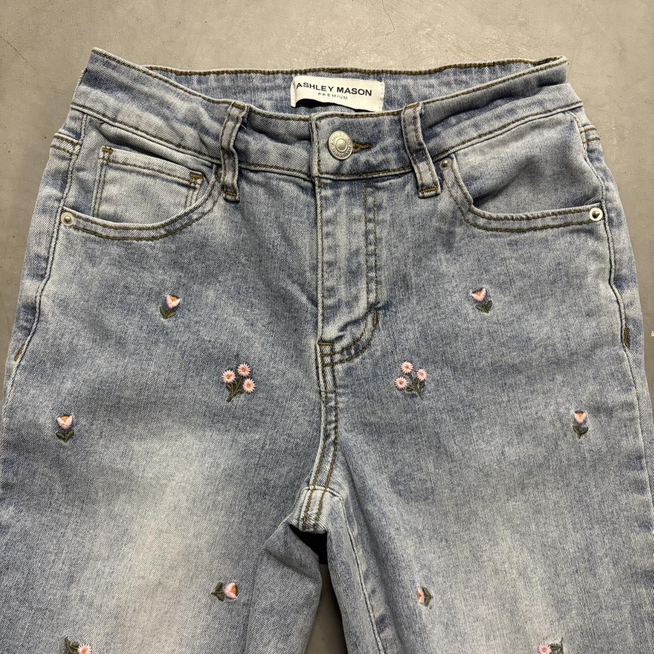 Vintage Crazy Vintage Y2K/2000s Flared Flower Embroidered Light Wash Denim Jeans! Size 24" / US 00 / IT 34 - 2 Thumbnail