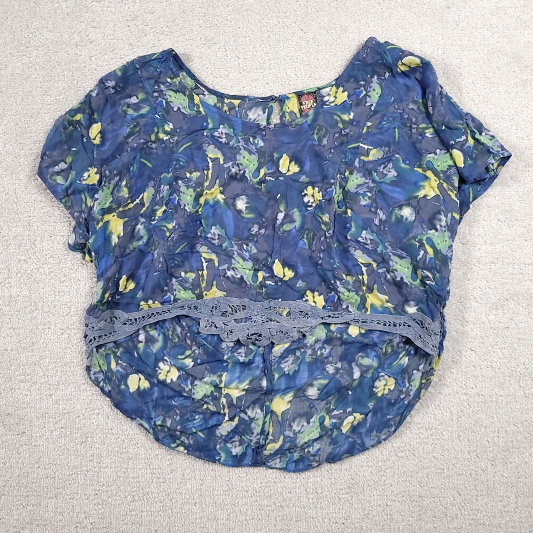 Free People Free People Shirt Large Blue Floral Cropped Peasant Top Bohemian S/S Women's Size L / US 10 / IT 46 - 2 Thumbnail