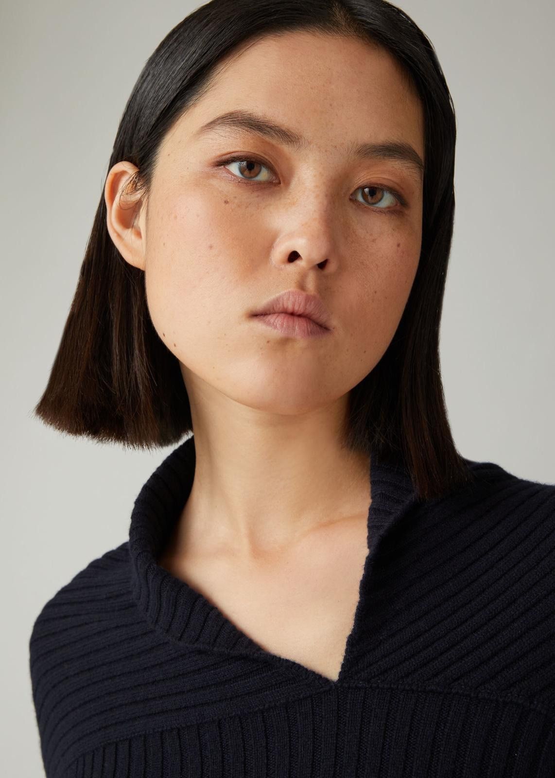 Loro Piana o1srvl11e0125 Mellbreak V-Neck Sweater in Navy Blue Size XS / US 0-2 / IT 36-38 - 4 Thumbnail