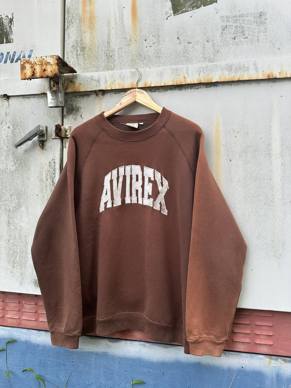 Avirex 👹 Vintage Faded Avirex Embroidery Logo Crewneck Size US XL / EU 56 / 4 - 1 Thumbnail