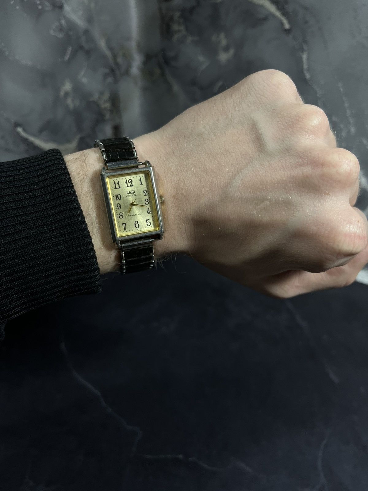 Jewelry × Vintage Vintage Q&Q Gold-Toned Rectangular Watch | Japanese Brand Size ONE SIZE - 1 Thumbnail