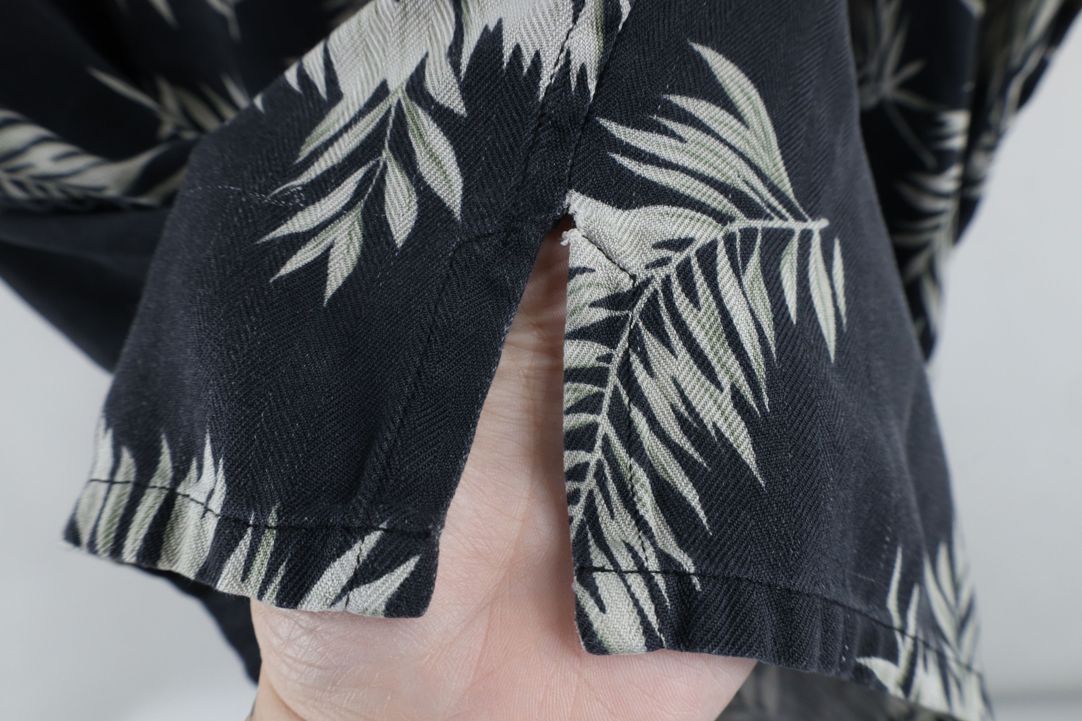 Vintage Vintage 90s Streetwear Palm Leaf Looped Collar Button Shirt Size US XL / EU 56 / 4 - 13 Thumbnail