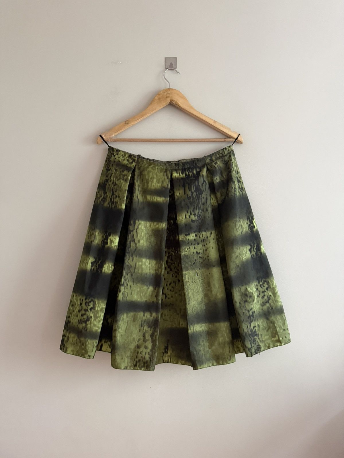 Prada Prada FW04 Runway Nylon Pleated Skirt Size 28" / US 6 / IT 42 - 1 Thumbnail