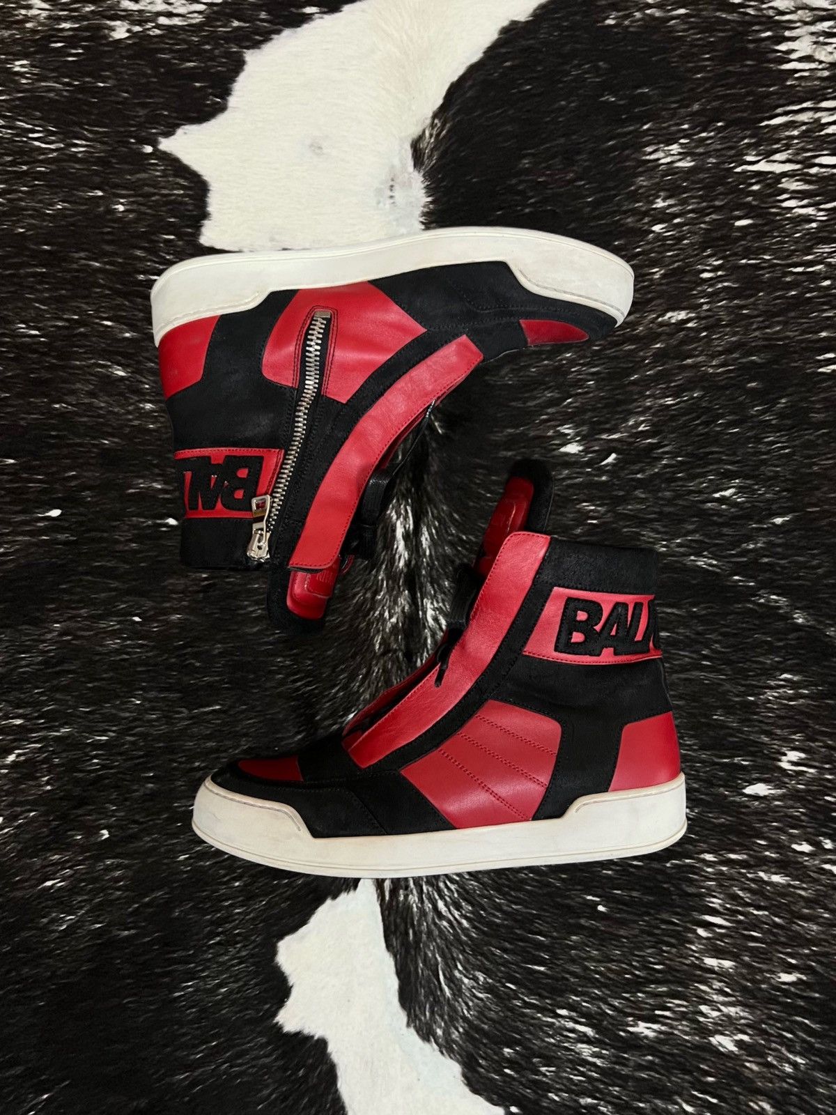 Balmain Balmain FW15 Bred Logo Dunks Size US 9 / EU 42 - 1 Thumbnail
