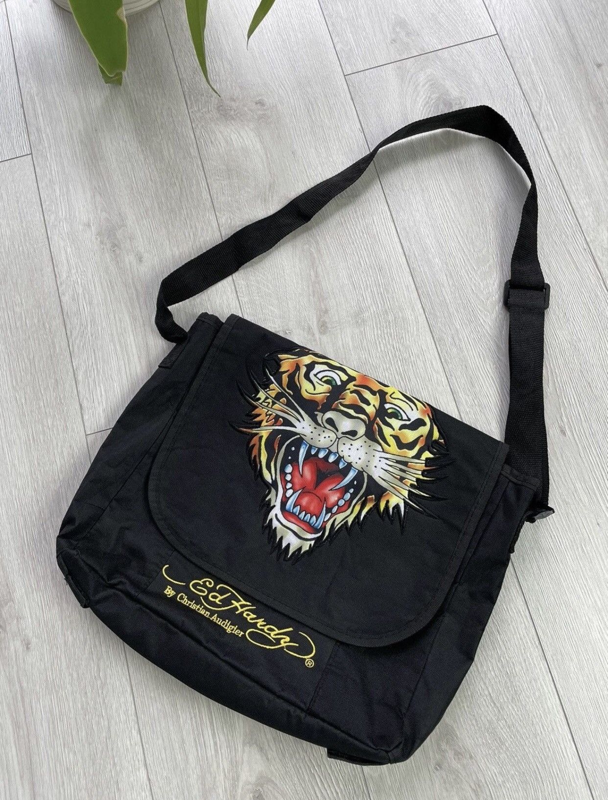 Christian Audigier × Ed Hardy × Vintage 🔥Ed Hardy Tiger Vintage Messenger Bag🔥 Size ONE SIZE - 2 Thumbnail