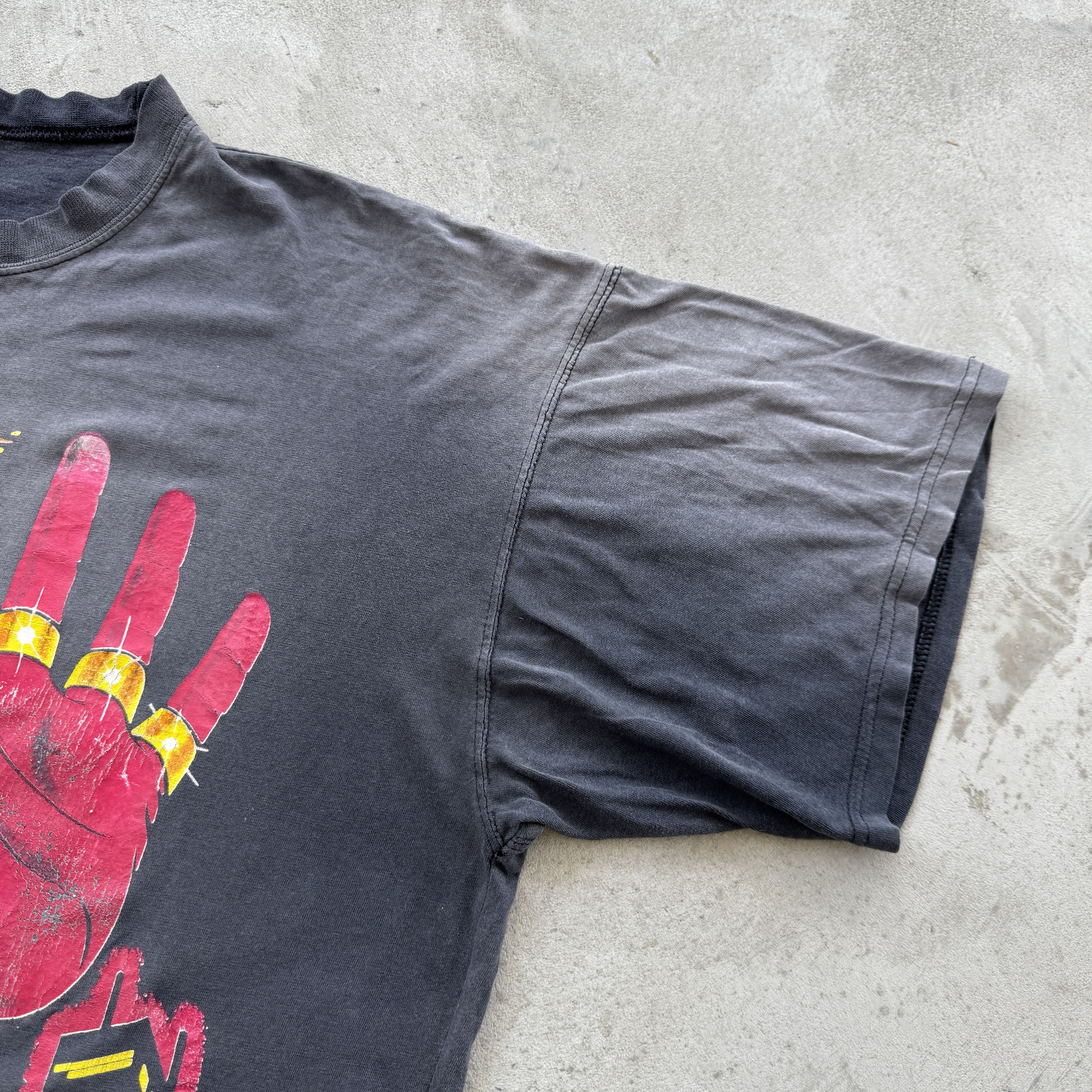 NBA Vintage 90s NBA Chicago Bulls Distressed Sun Faded Tee Shirt Size US XL / EU 56 / 4 - 4 Thumbnail