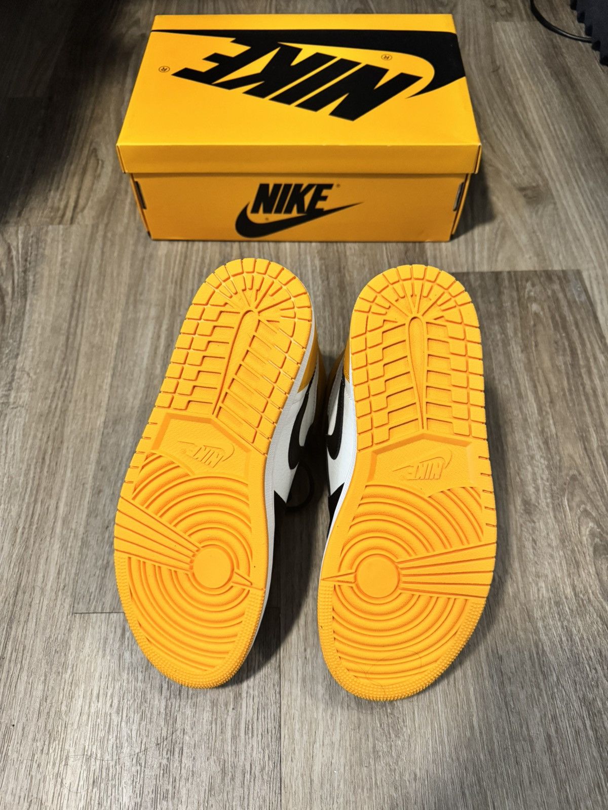 Nike Air Jordan High OG Yellow Toe Size US 8 / EU 41 - 7 Thumbnail