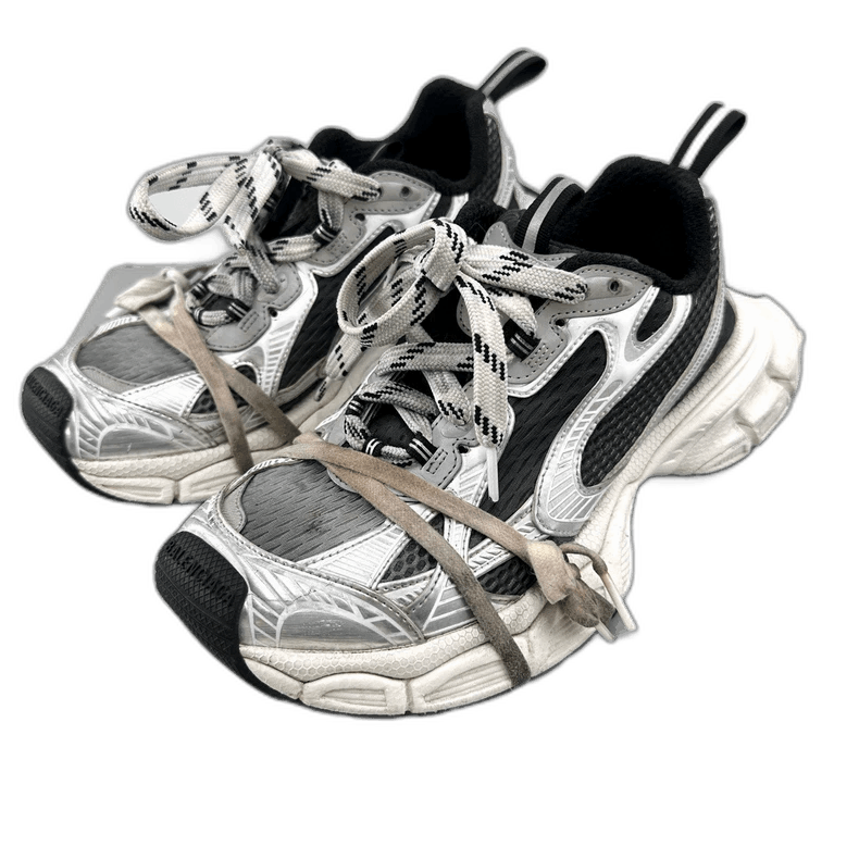 Balenciaga Black and White Low Top Sneakers-2506