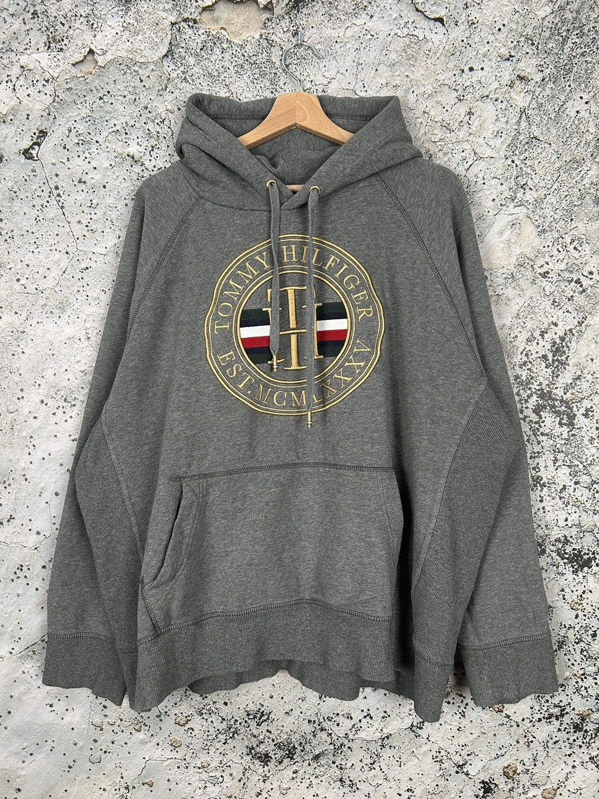Tommy Hilfiger Vintage Tommy Hilfiger Embroidered Big Logo Hoodie Boxy Size US XXL / EU 58 / 5 - 1 Thumbnail