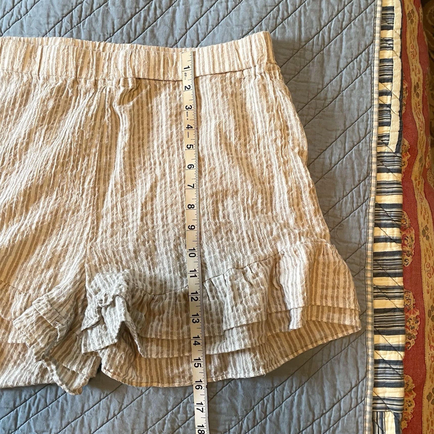 Vintage UMGEE Breezy Linen Blend Elastic Waist Shorts L Cream Beige Striped Ruffle Hem Mom Fit Women Casual Summer 3.5in Inseam Age Regular Size 36" / US 14 / IT 50 - 4 Thumbnail