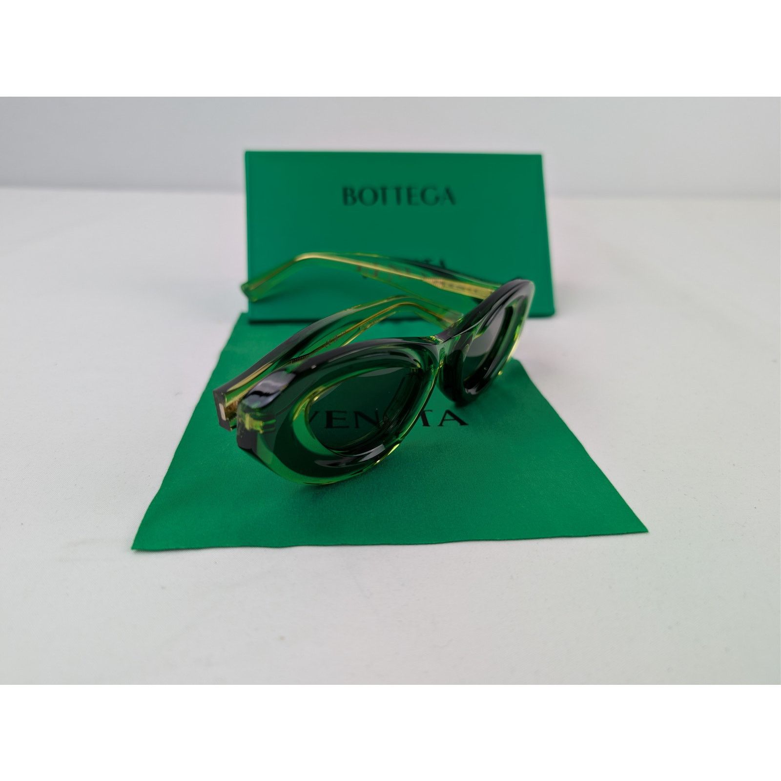 Bottega Veneta o1rshd1 Size: OS / Oval Cat-Eye Sunglasses Transparent Green Size ONE SIZE - 11 Thumbnail