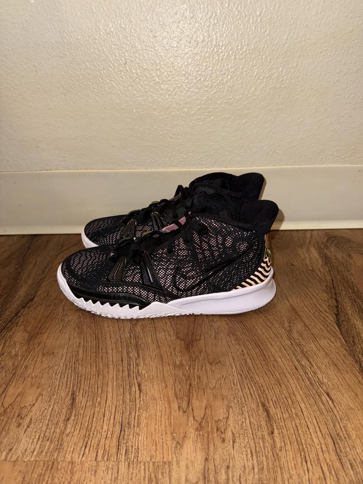 Nike Nike Kyrie 7 Ripple Effect (GS) Size US 5 / EU 37 - 3 Thumbnail