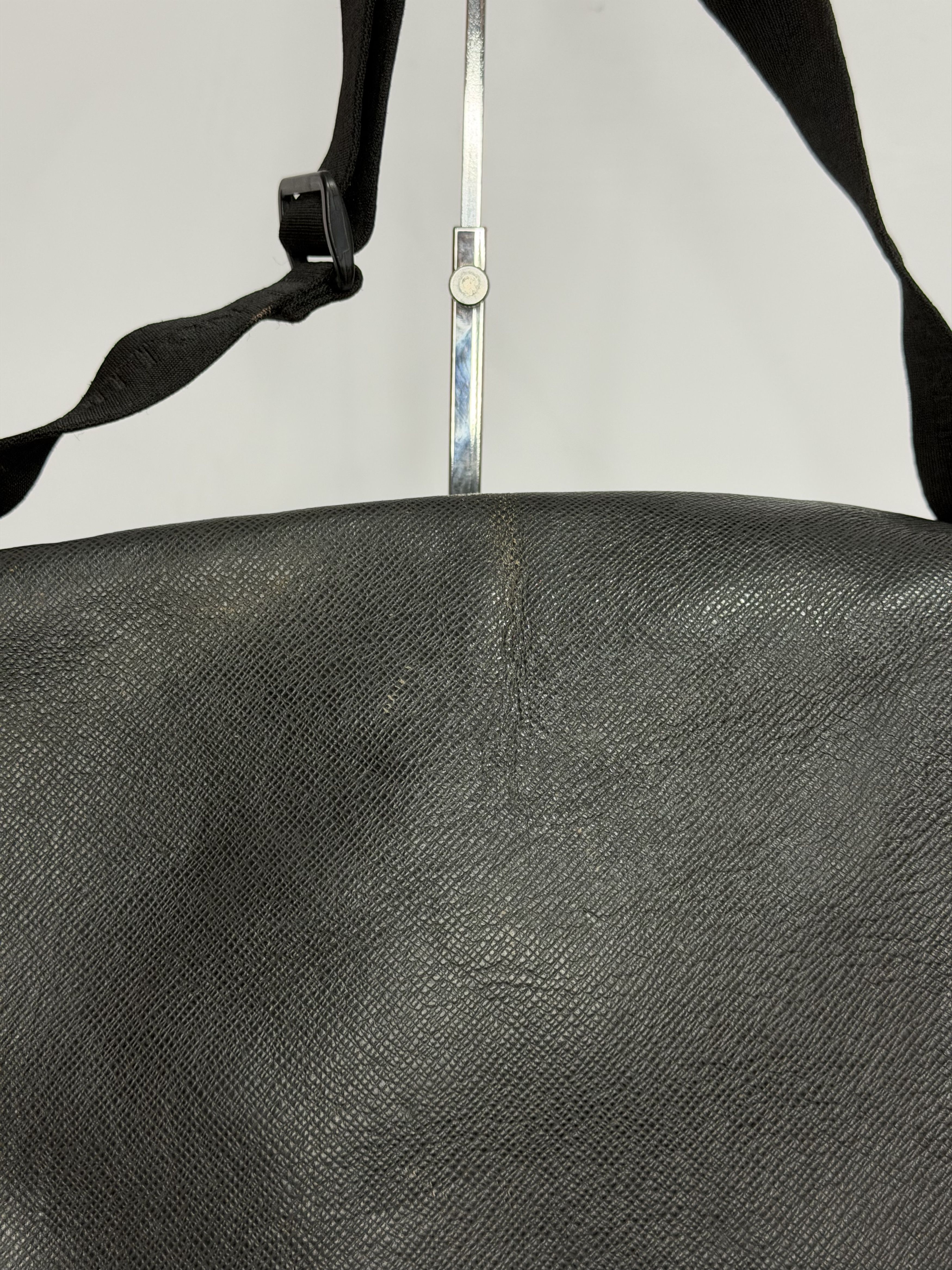 Louis Vuitton LOUIS VUITTON Black Taiga Leather Viktor Messenger Bag Size ONE SIZE - 2 Thumbnail