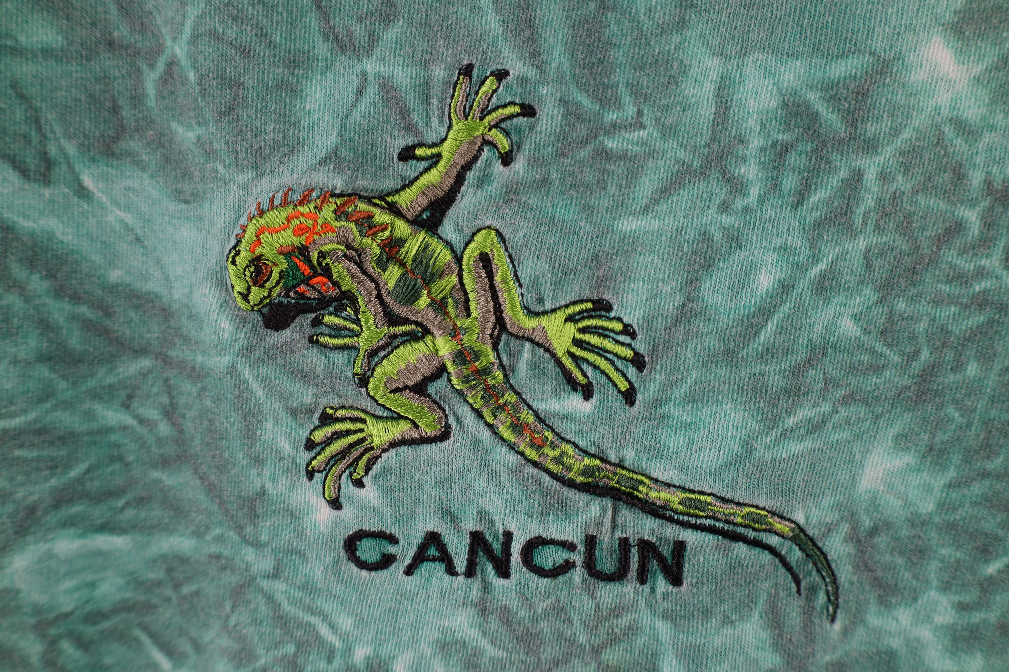 Vintage Vintage 90s Streetwear Acid Wash Cancun Iguana T-Shirt Size US L / EU 52-54 / 3 - 4 Thumbnail