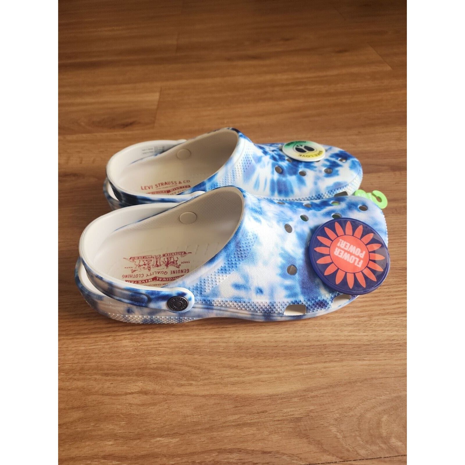 Crocs LEVIS X CROCS Classic Clogs Limited Edition M10/W12 Flower Size US 10 / EU 43 - 2 Thumbnail