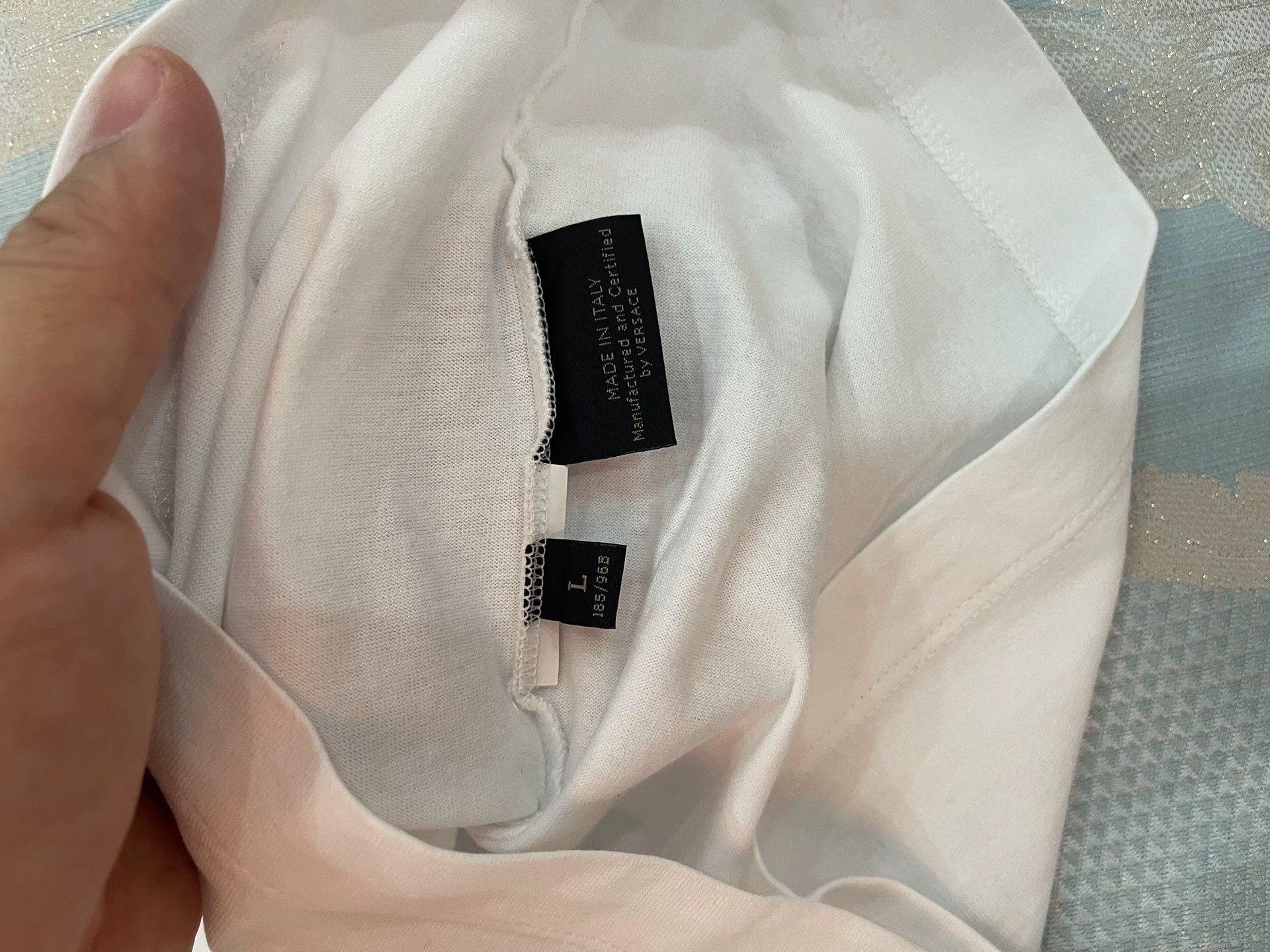 Versace Versace White Heart Gradient Embroidered Logo L Tee Size US L / EU 52-54 / 3 - 4 Thumbnail