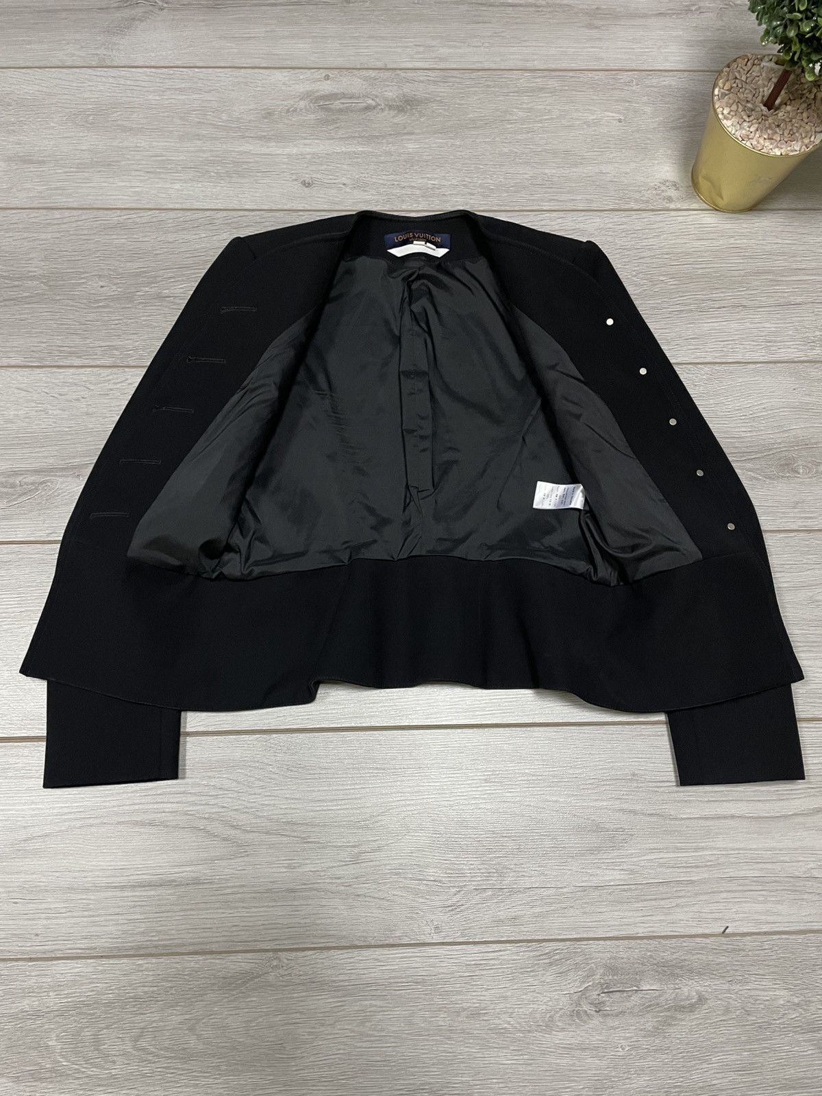 Louis Vuitton Louis Vuitton uniforms Jacket buttons Size XS / US 0-2 / IT 36-38 - 8 Thumbnail