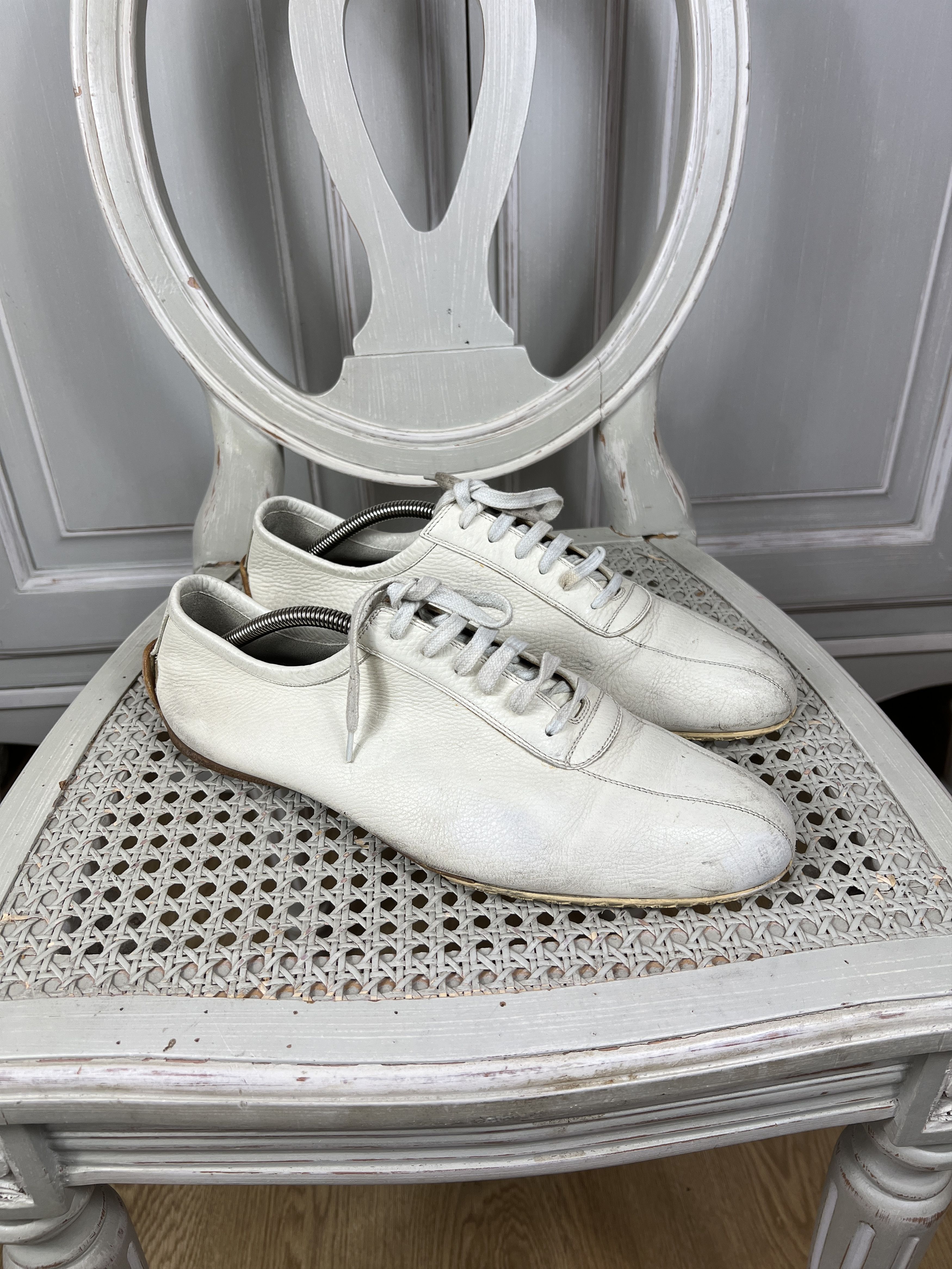 Gucci GUCCI WHITE CASUAL SHOES 90S Size US 10 / EU 43 - 1 Thumbnail