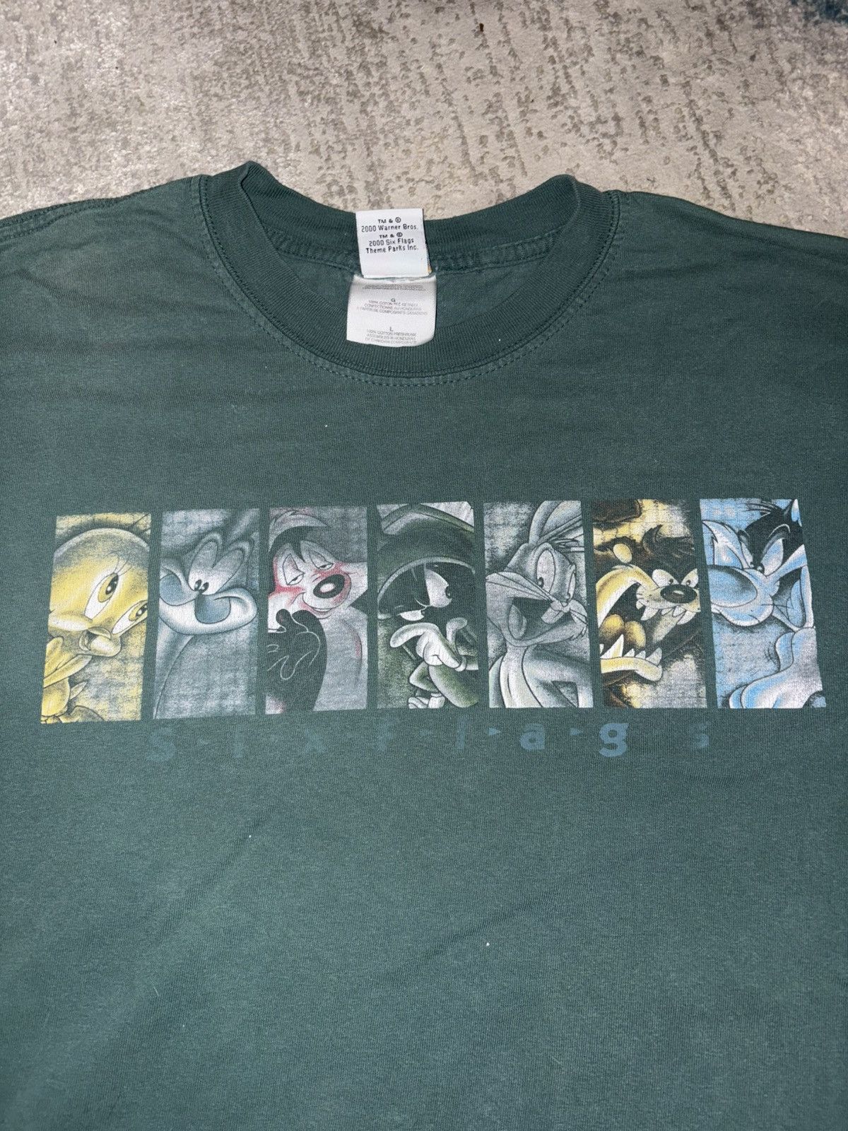 Vintage Vintage 2000s Six Flags Looney Tunes Shirt Size US L / EU 52-54 / 3 - 2 Thumbnail