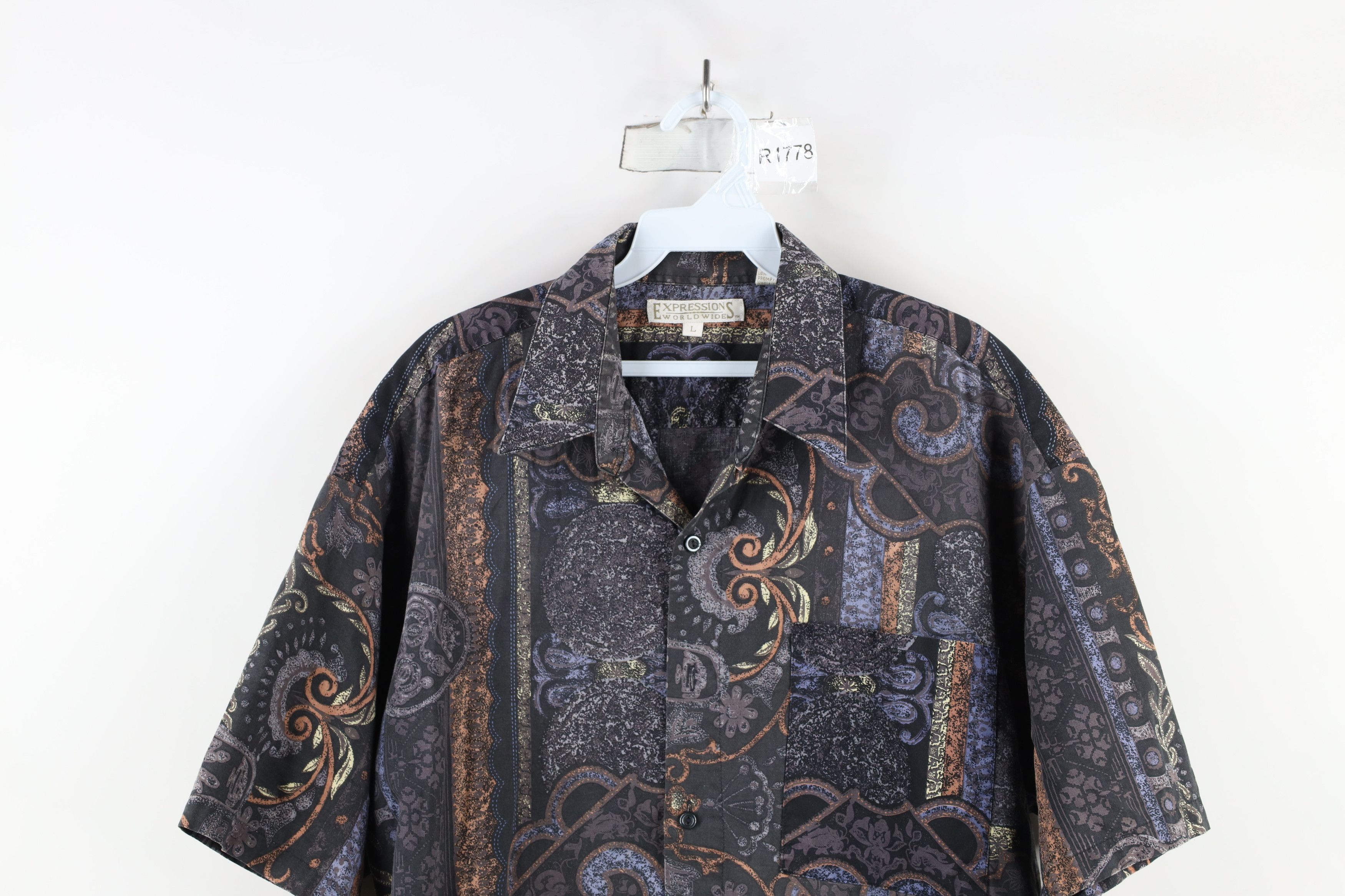 Vintage Vintage 90s Streetwear Rainbow Tapestry Collared Shirt Size US L / EU 52-54 / 3 - 2 Thumbnail
